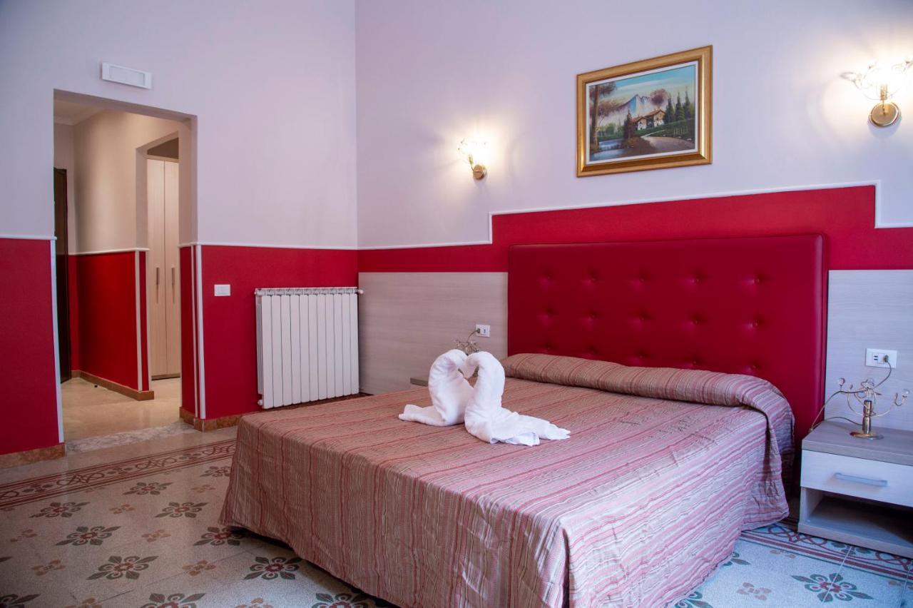 Hotel Domus Napoleone à Rome Extérieur photo
