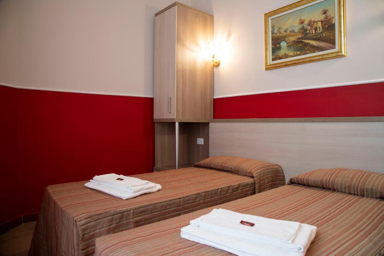 Hotel Domus Napoleone à Rome Extérieur photo