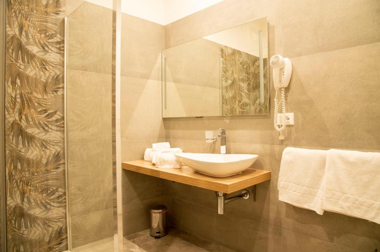 Hotel Domus Napoleone à Rome Extérieur photo