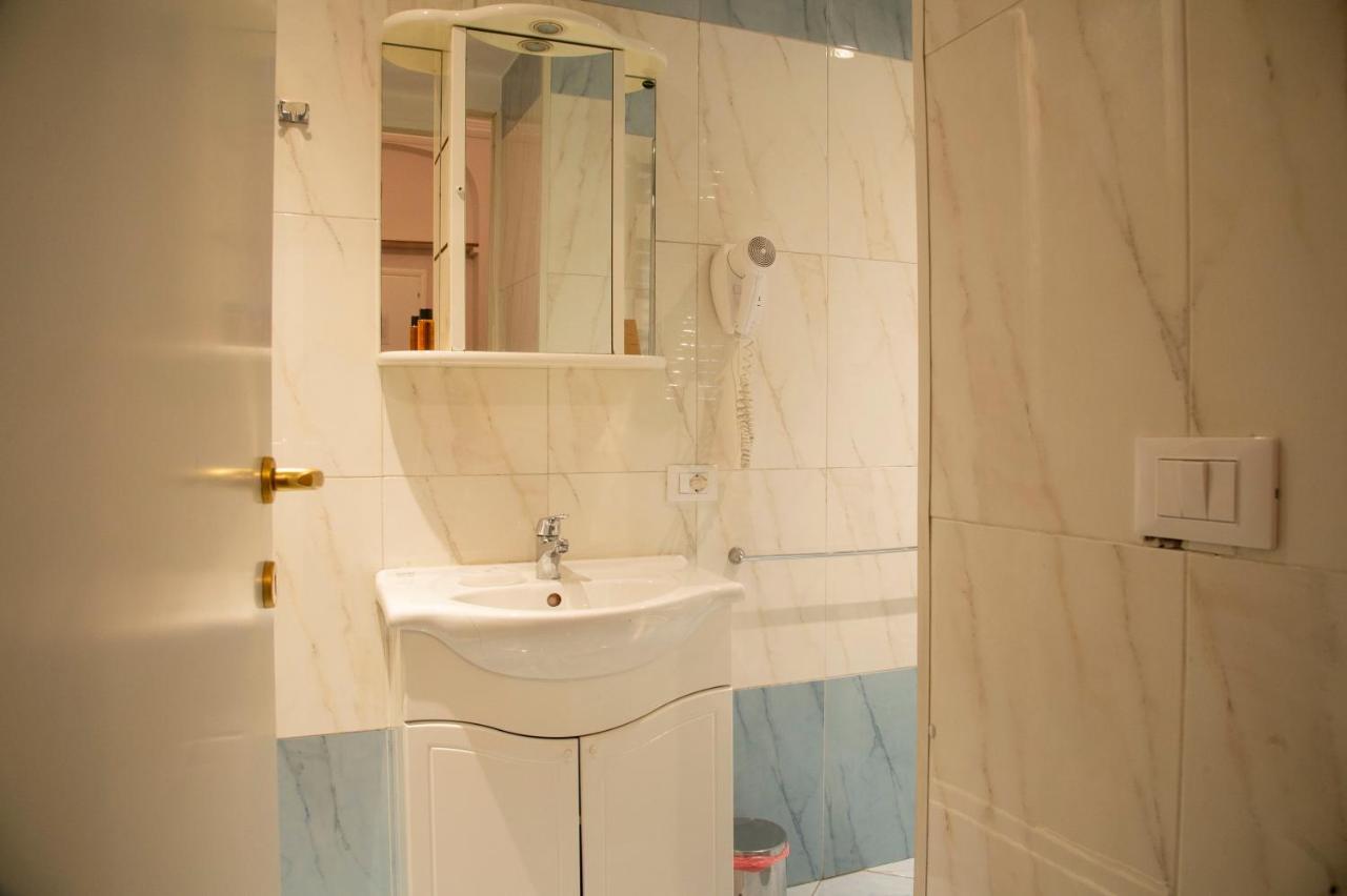 Hotel Domus Napoleone à Rome Extérieur photo