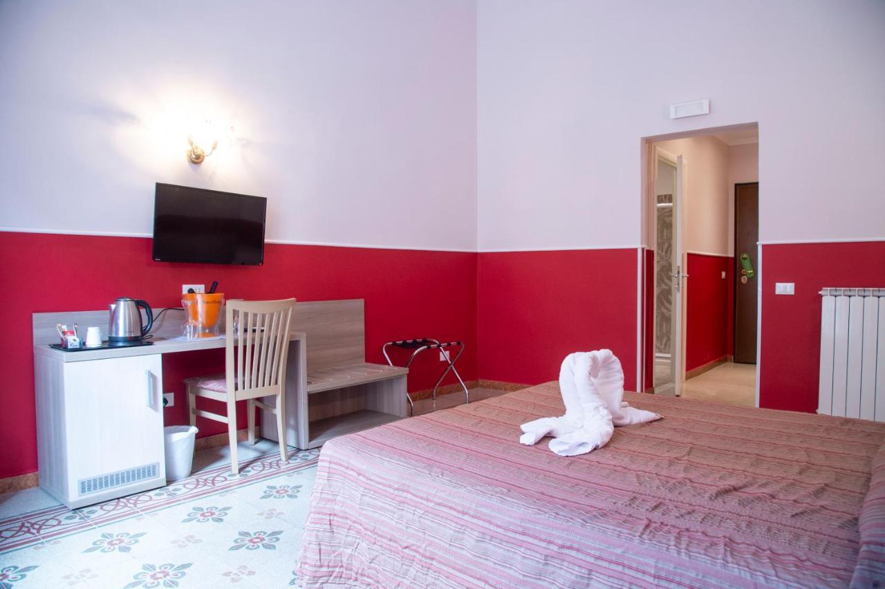 Hotel Domus Napoleone à Rome Extérieur photo