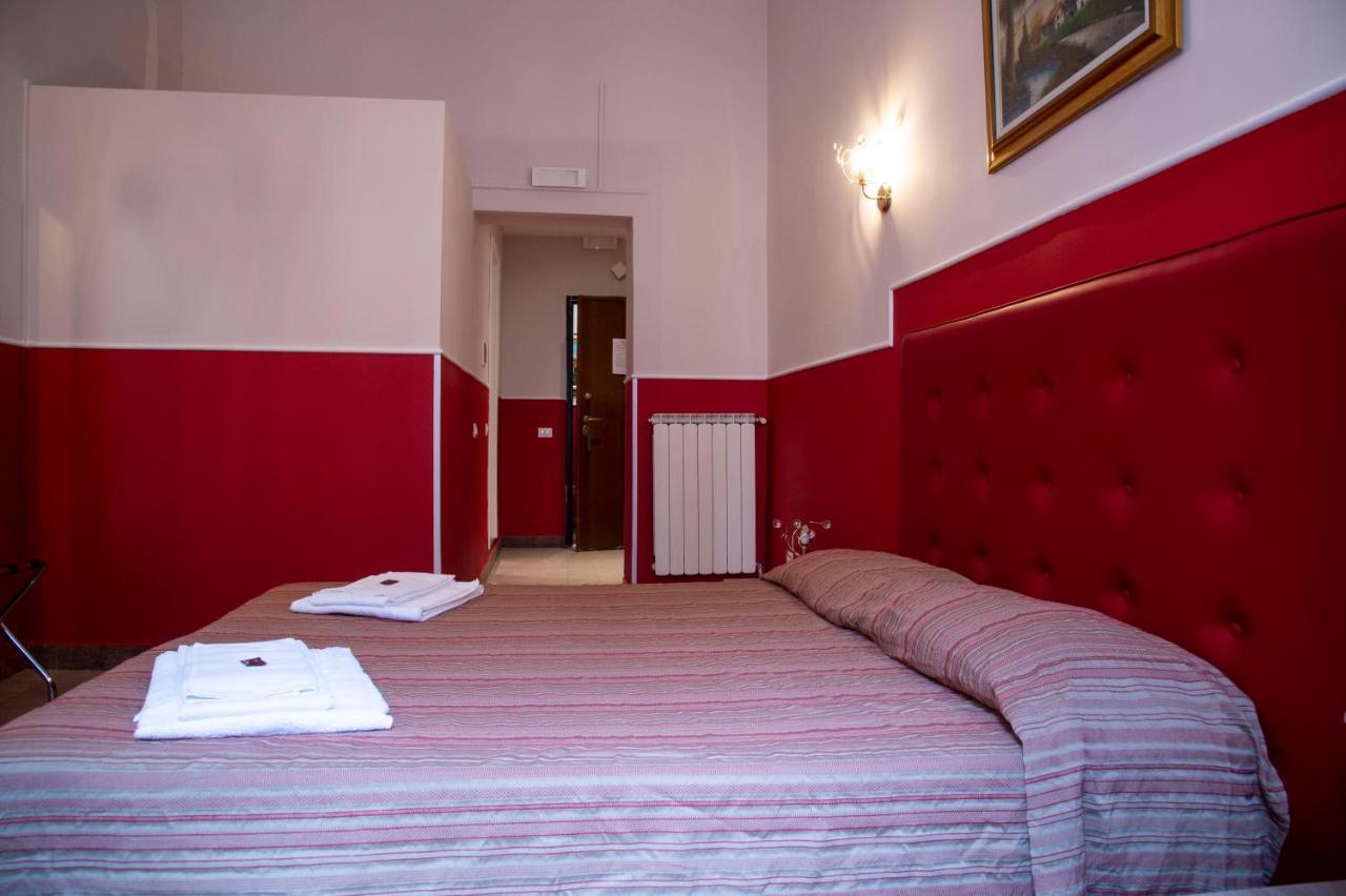 Hotel Domus Napoleone à Rome Extérieur photo