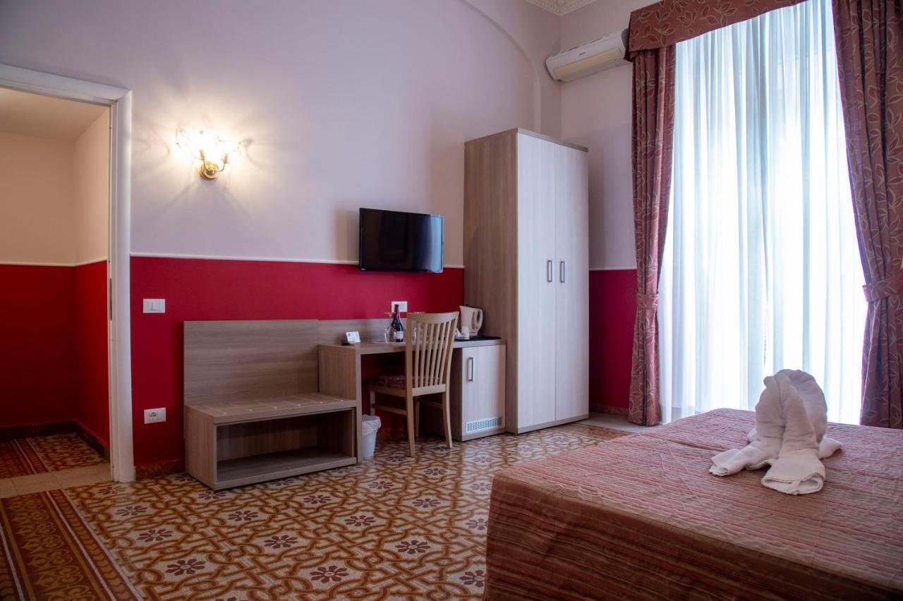Hotel Domus Napoleone à Rome Extérieur photo