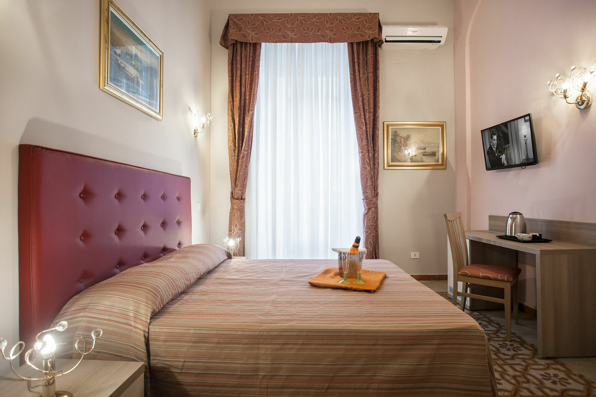 Hotel Domus Napoleone à Rome Extérieur photo