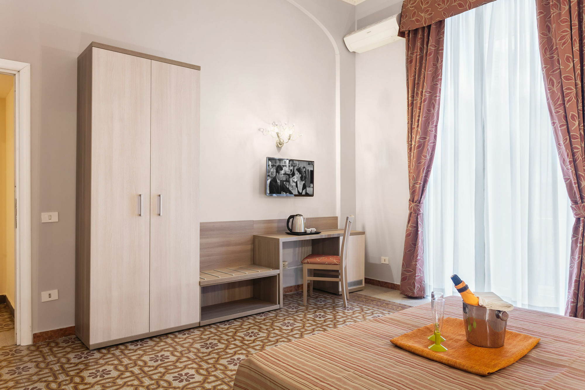 Hotel Domus Napoleone à Rome Extérieur photo